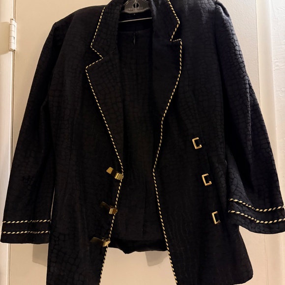 Vintage, elegant, black skirt suit, gold accents Vizia size 8 - Picture 2 of 7